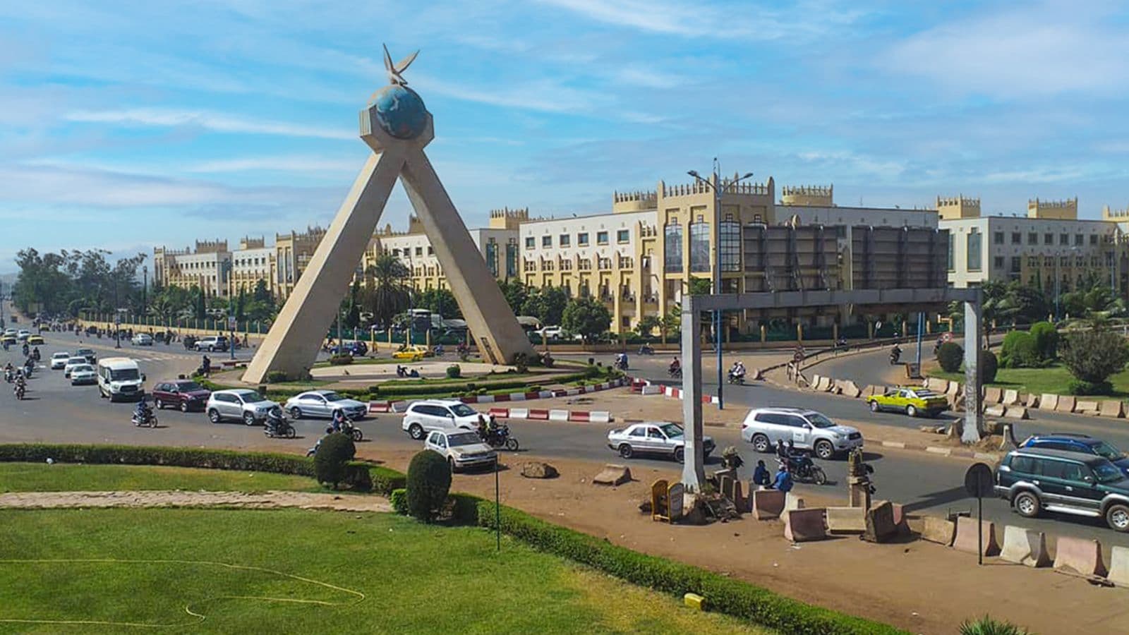 Momument de la Paix & Cité Administrative